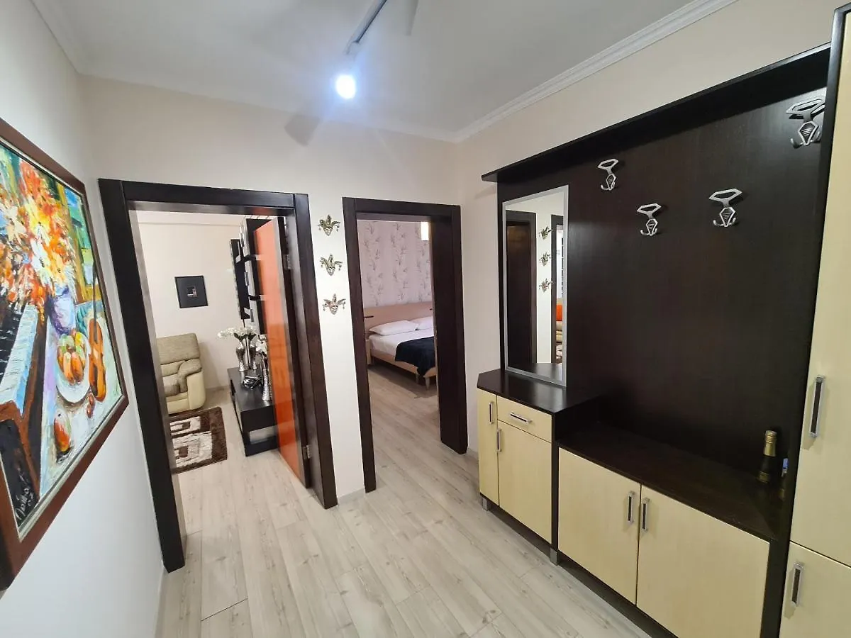 Ersa Cozy Apartment 3 Bedrooms Tirana